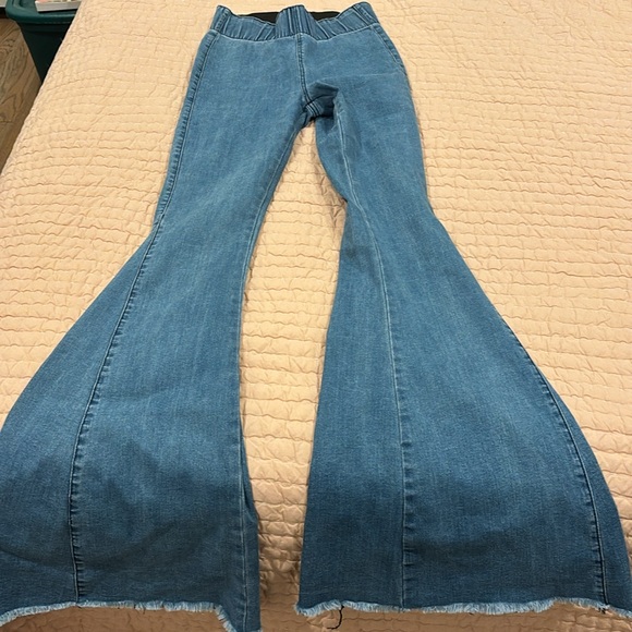 High Rise Bell bottoms - Picture 2 of 4